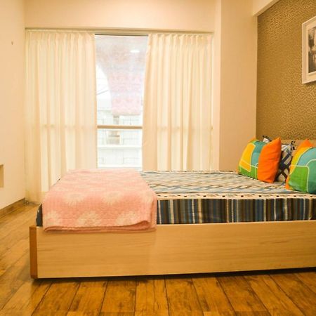 Homestays At Rajhans Belliza Near Airport Surate Extérieur photo